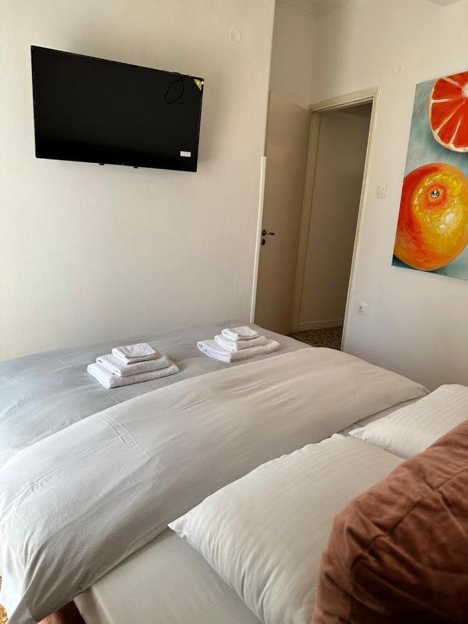Cozy Apartment At Gazi Square Athens Exterior photo